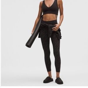 lululemon Black wordmark align Leggings tight 25” MINT